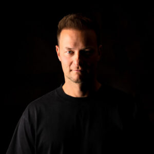 artist icaruz yves v